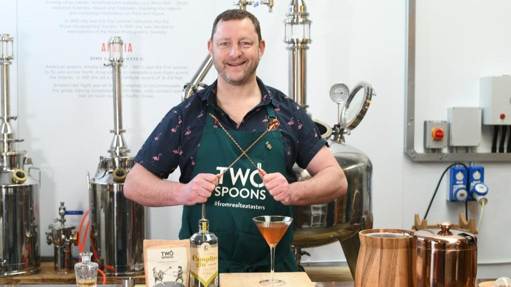 A gin cocktail with Two Spoons Lapsang Souchong tea